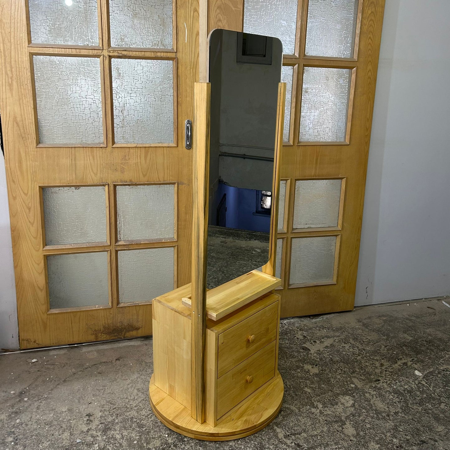 SpinMirror Komodin | 360° Dönüşte Fonksiyonel Zarafet