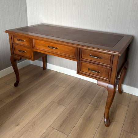 Walden Desk | Cevizin Zamansız Asaleti