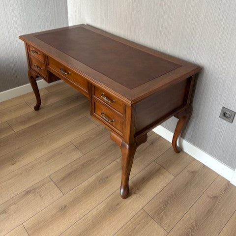 Walden Desk | Cevizin Zamansız Asaleti