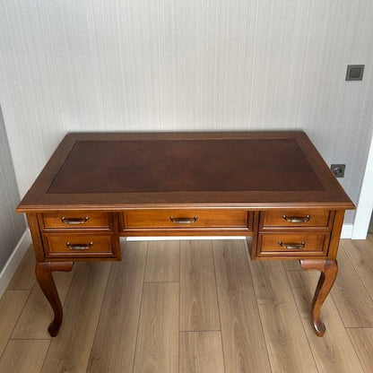 Walden Desk | Cevizin Zamansız Asaleti