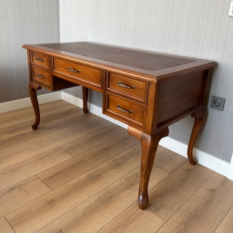 Walden Desk | Cevizin Zamansız Asaleti