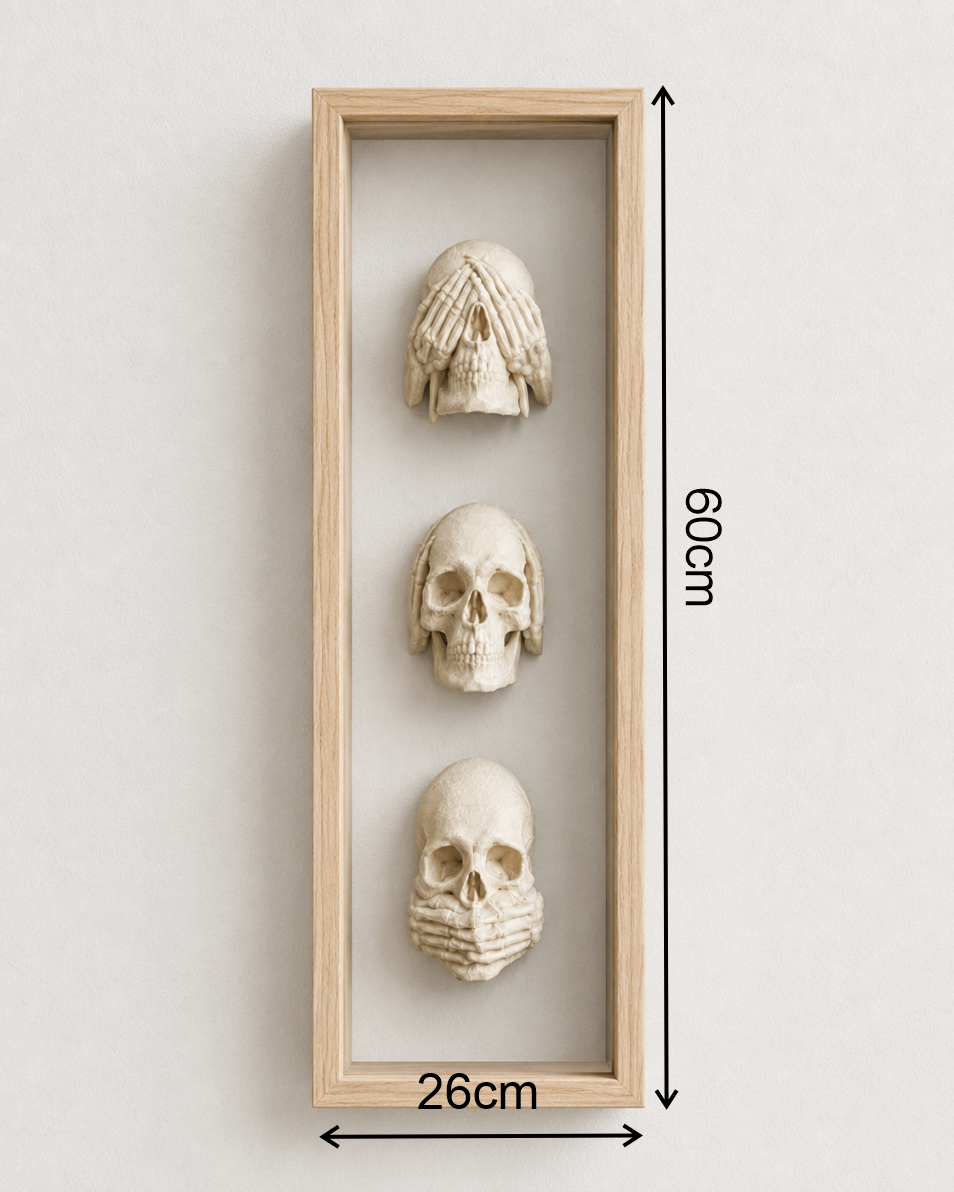 Duvara asılı Three Wise Skulls dekoru